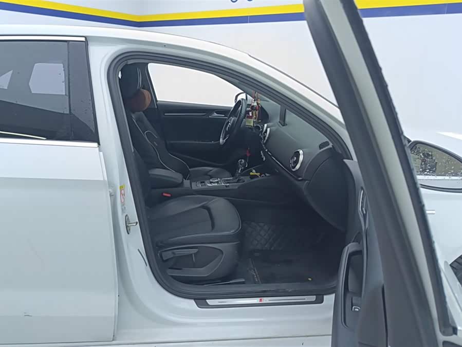 Audi A3 2019 car image #9
