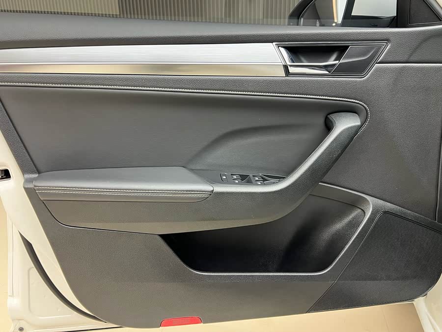 Skoda Superb 2020 car image #9