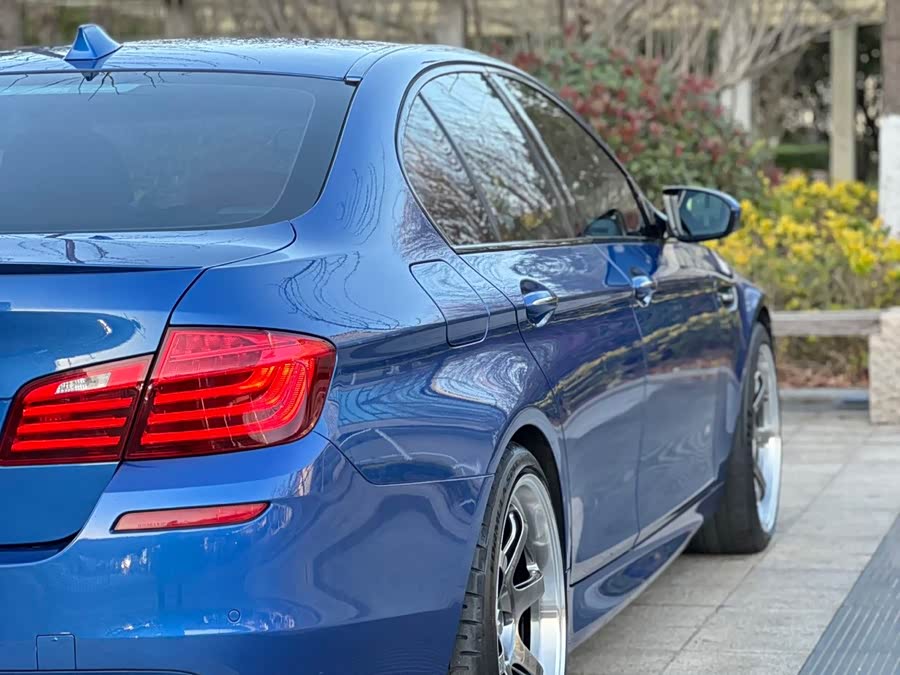 BMW M5 2015 изображение автомобиля #9