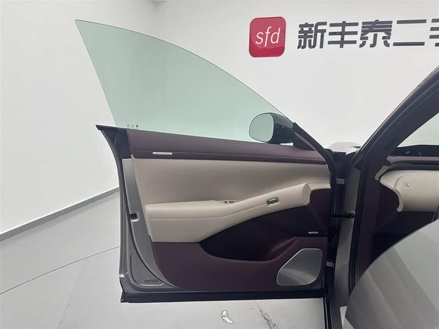 MI YU7 2025 car image #9
