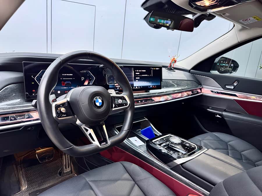 BMW 7 Series 2024 car image #9