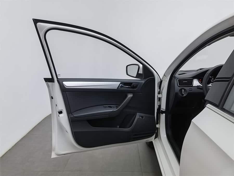 Skoda Rapid 2020 imagen de coche #9