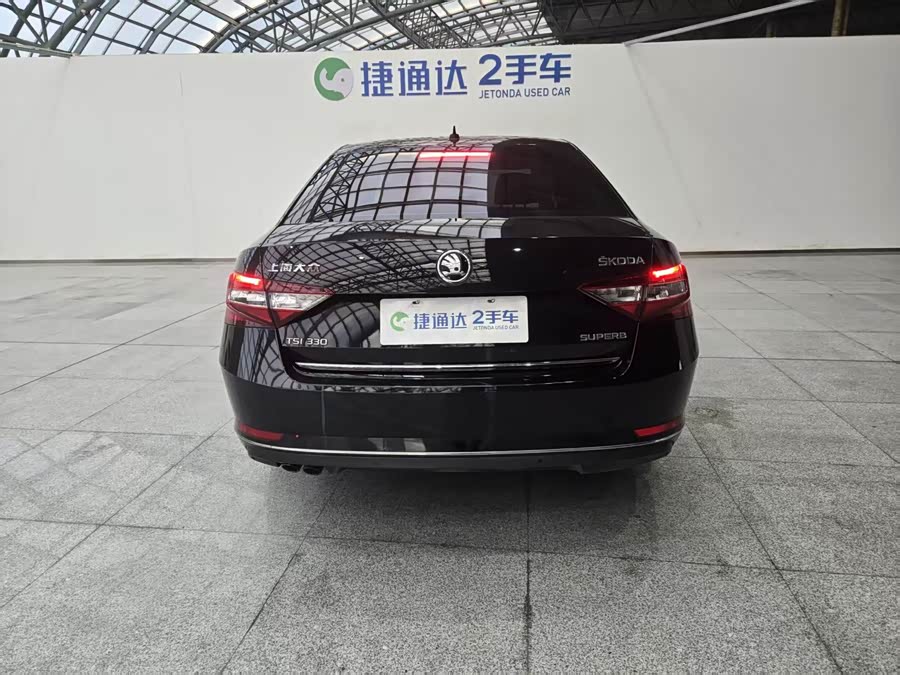 Skoda Superb 2016 car image #9