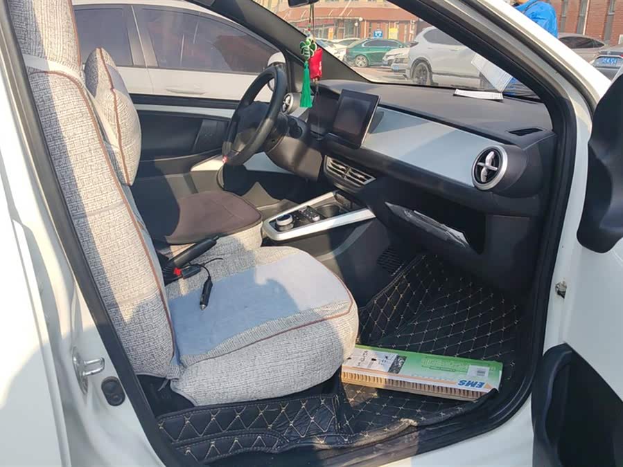 BYD e1 2020 car image #9