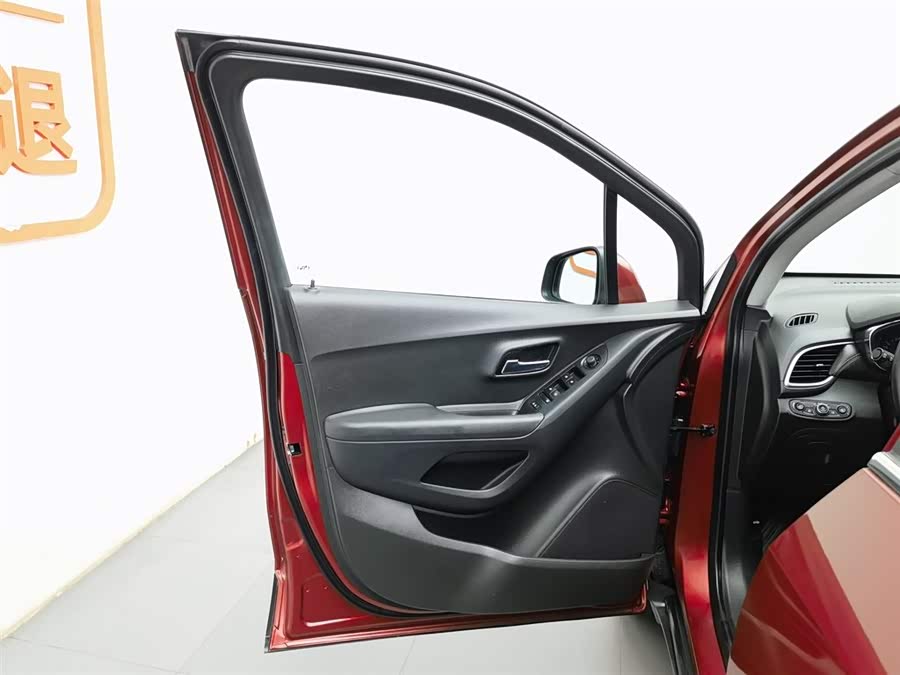 Chevrolet Tracker 2018 immagine di auto #9