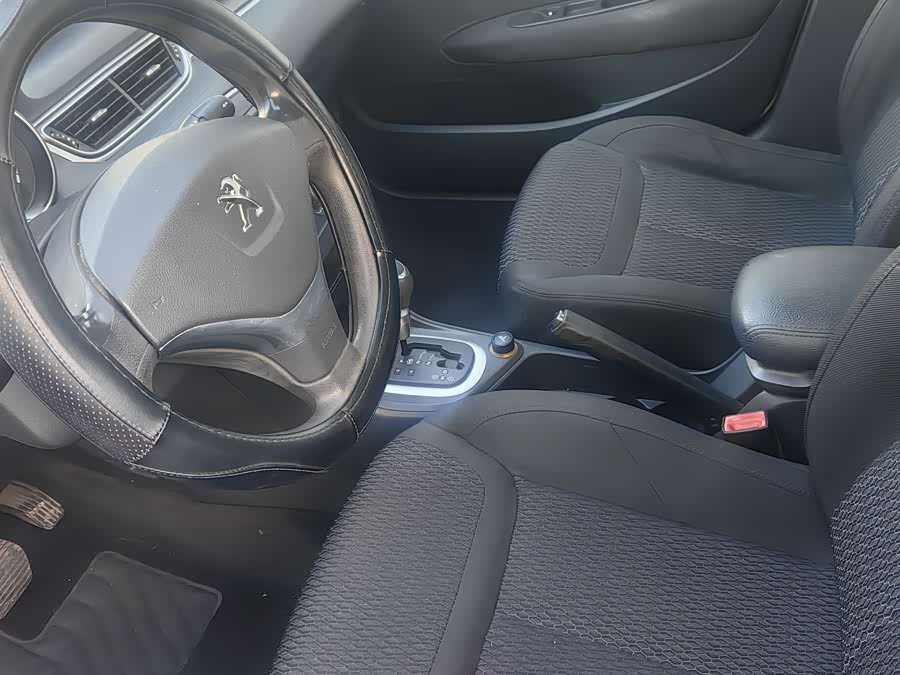 Peugeot 308 2015 car image #9