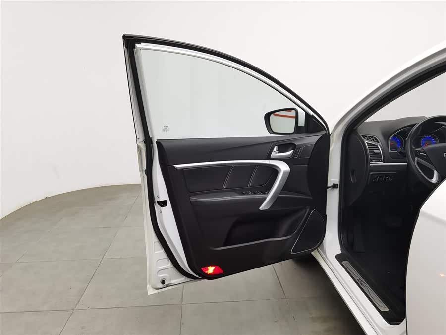 GEELY Emgrand 2015 car image #9