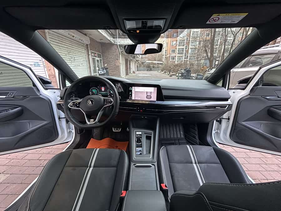 Volkswagen Golf 2022 car image #9