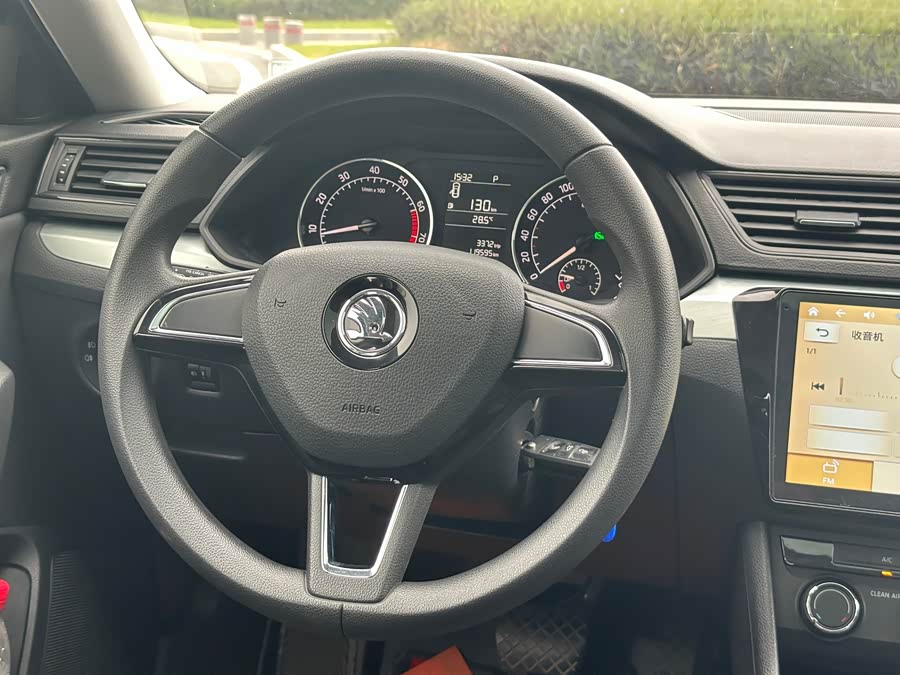 Skoda Superb 2018 #9 Skoda Superb 2018 car image #9