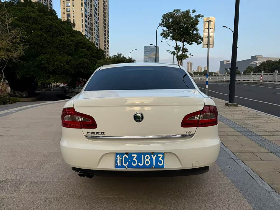 Skoda Superb 2010 car image #9