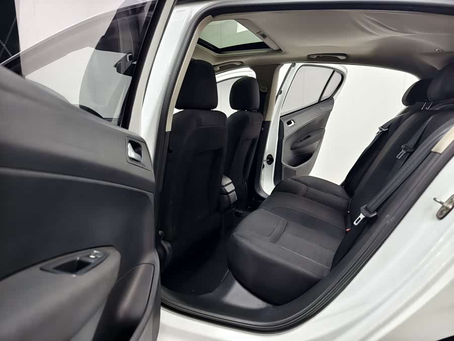 Peugeot 308 2014 car image #9