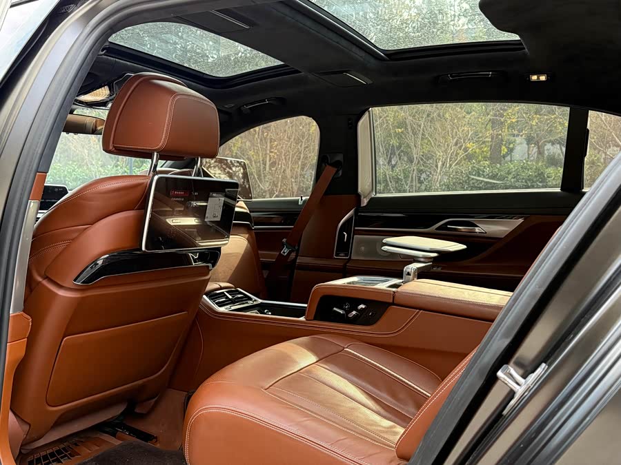 BMW 7 Series 2017 car image #9