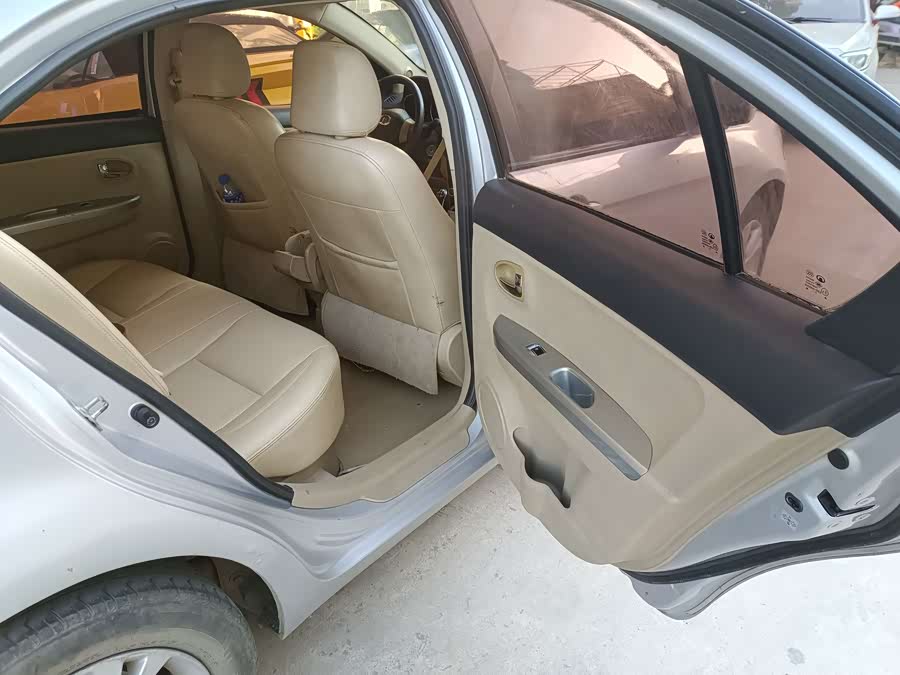 Great Wall C30 2012 car image #9