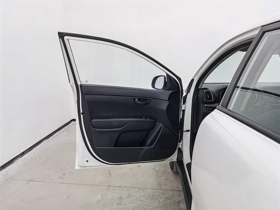 Kia Stonic 2016 car image #9