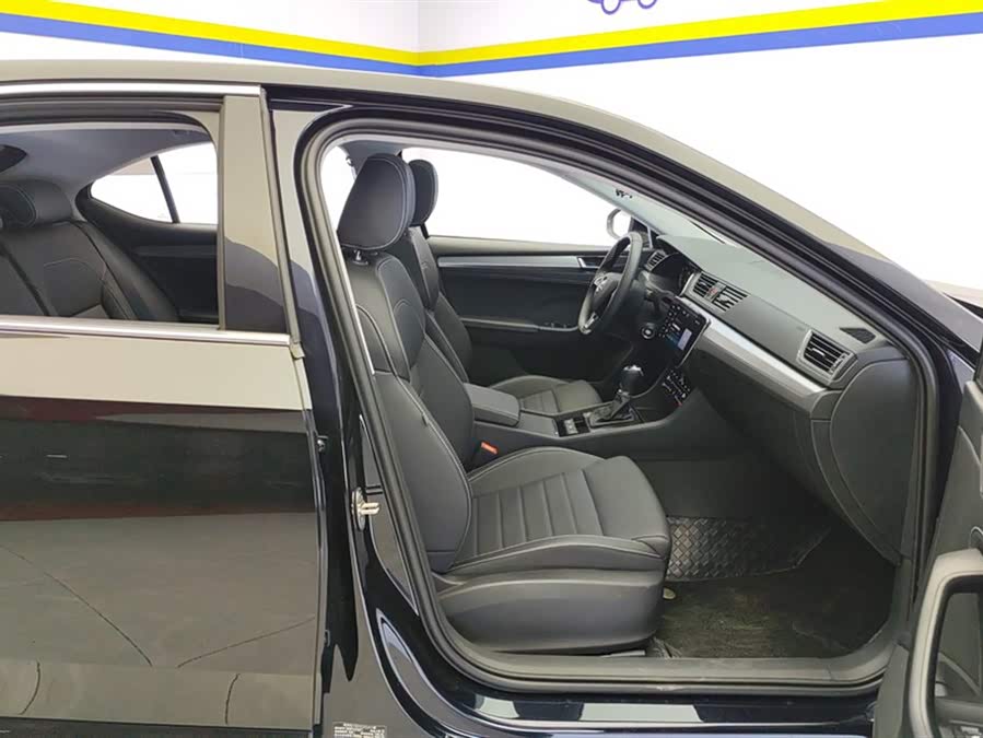Skoda Superb 2024 car image #9