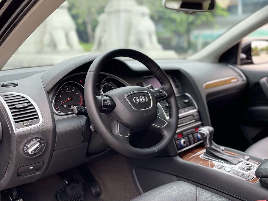 Audi Q7 2015 car image #9