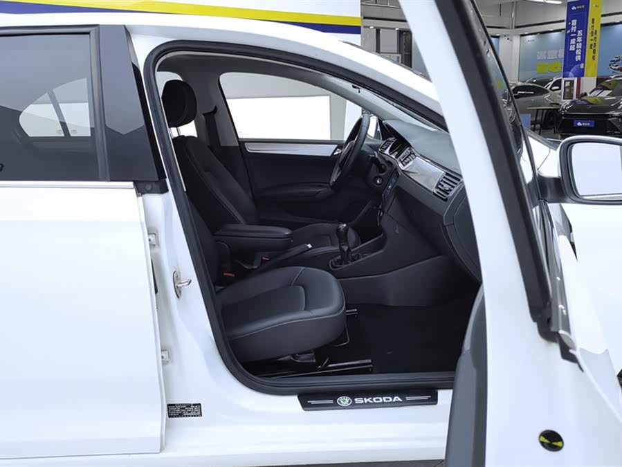 Skoda Rapid 2021 car image #9