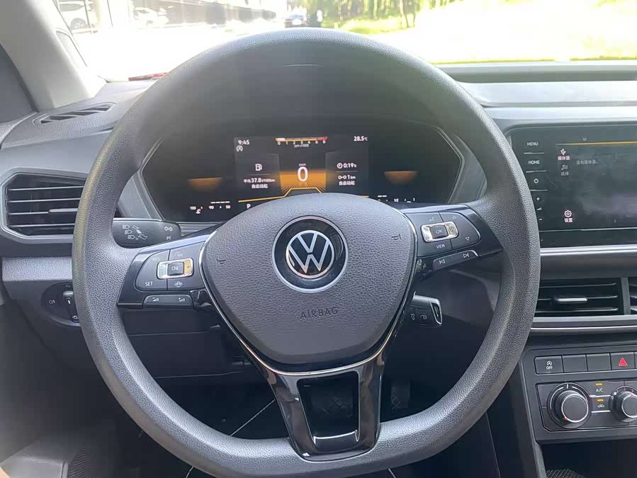 Volkswagen T-Cross 2023 car image #9