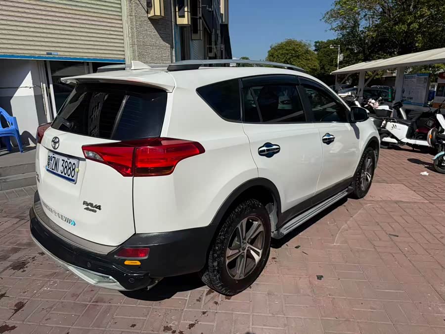 Toyota RAV4 2015 #9 Toyota RAV4 2015 car image #9