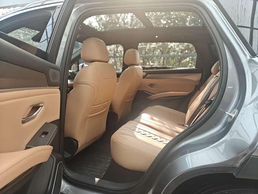 BYD SongL DM-i 2025 car image #9