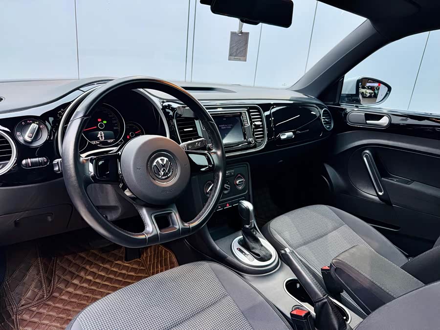 Volkswagen Beetle 2016 car image #9