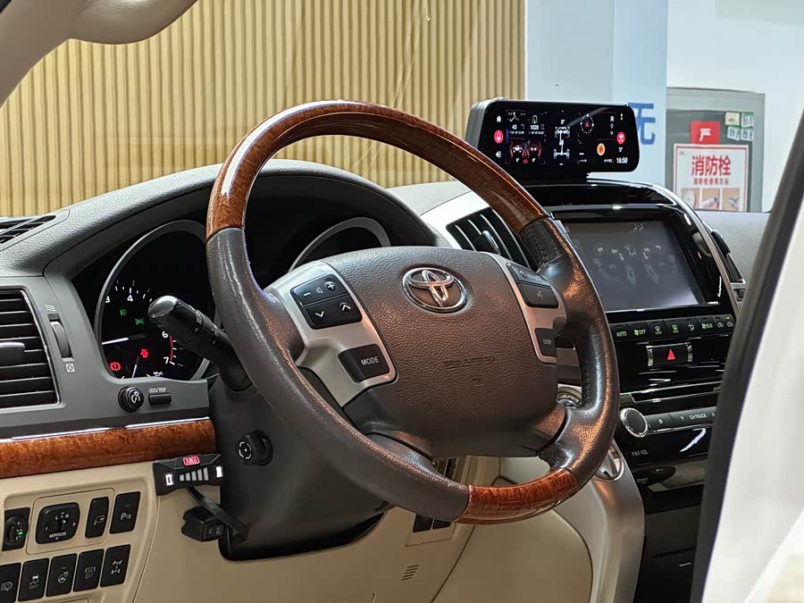 Toyota Land Cruiser 2015 car image #9