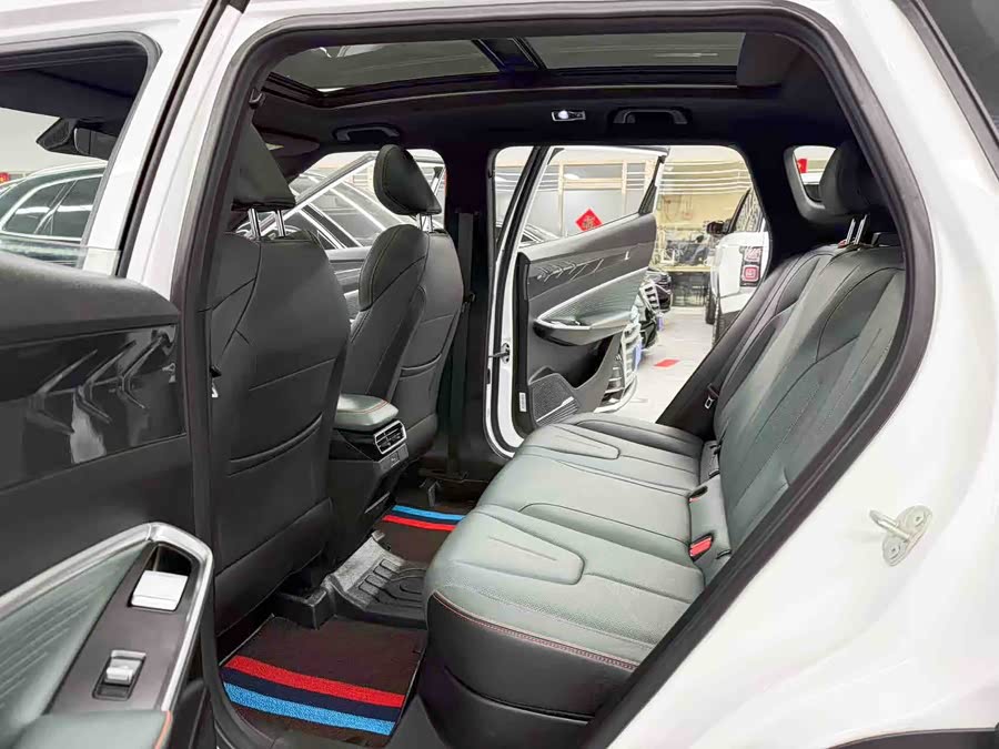 GEELY Boyue 2025 car image #9