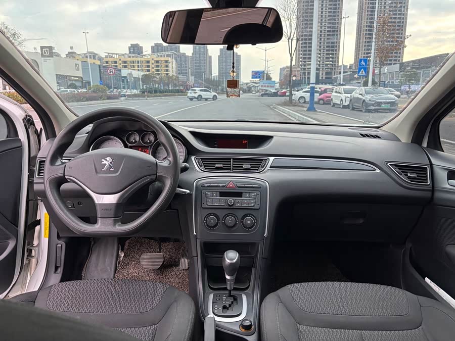 Peugeot 308 2017 car image #9