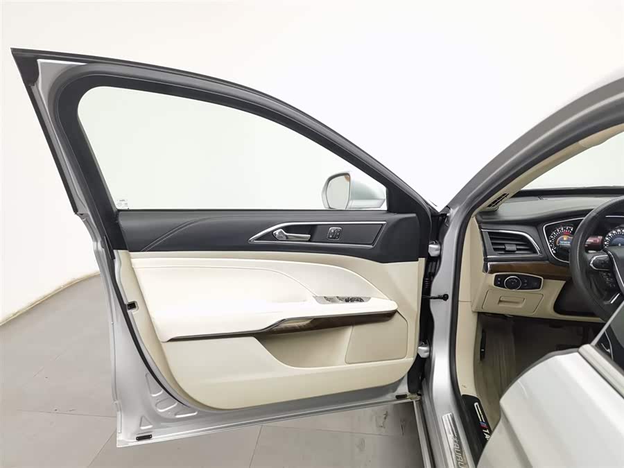 Ford Taurus 2017 car image #9