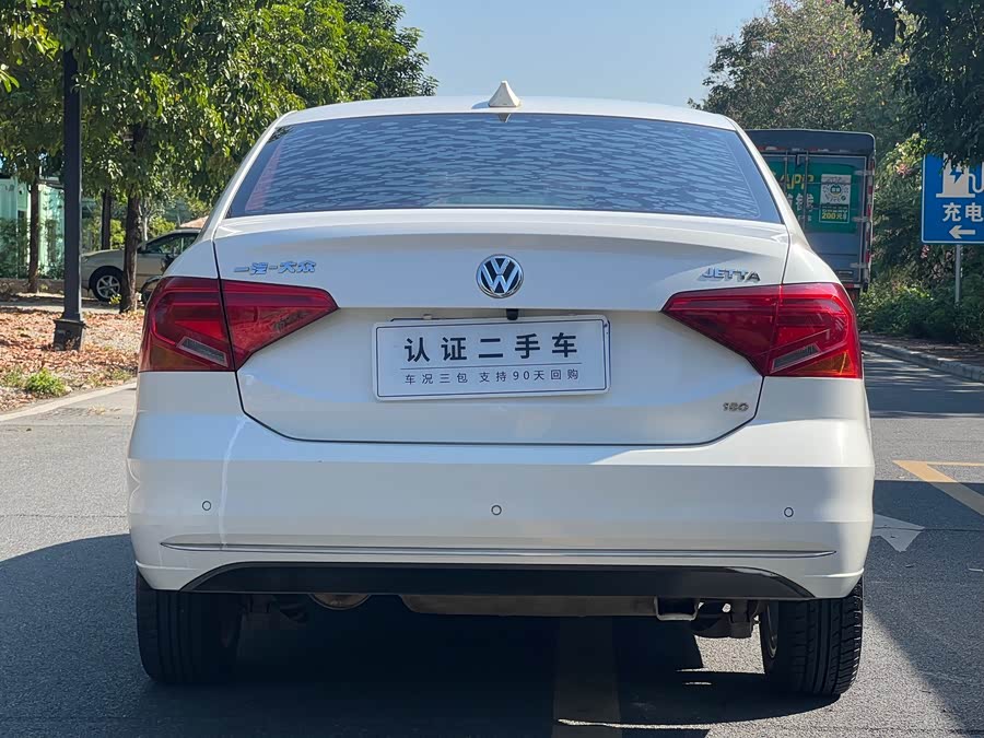 Volkswagen Jetta 2017 immagine di auto #9