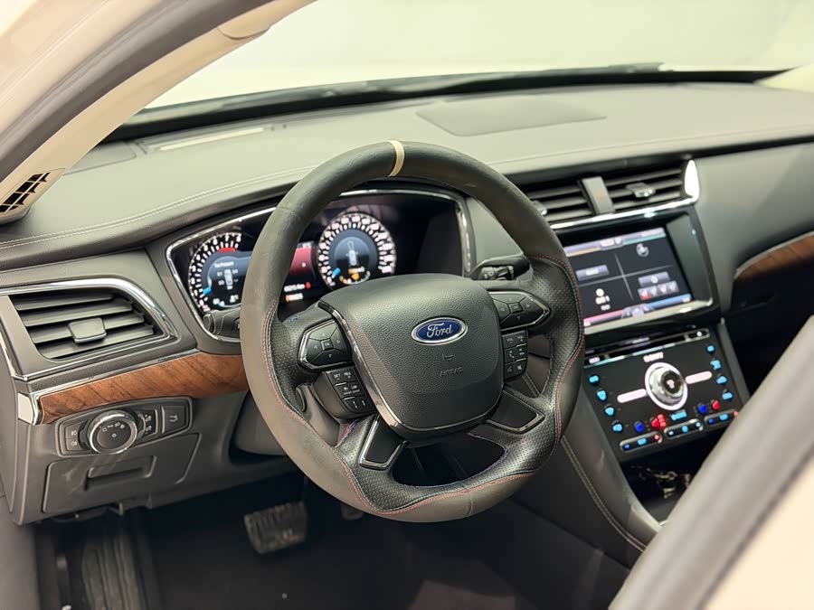 Ford Taurus 2017 car image #9