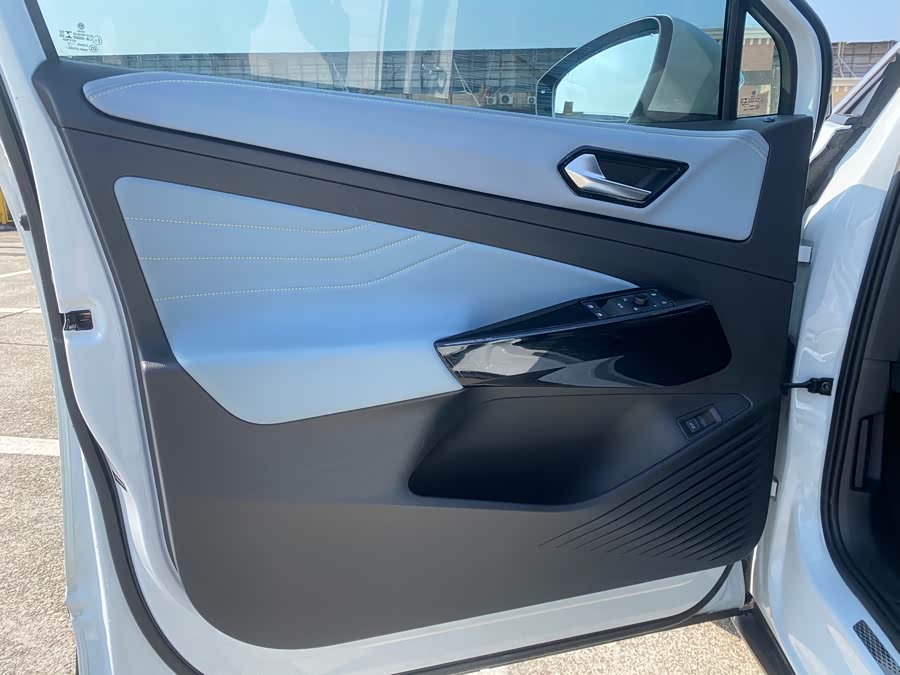 Volkswagen ID.4 X 2022 car image #9