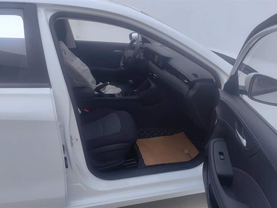 Roewe i5 2025 car image #9