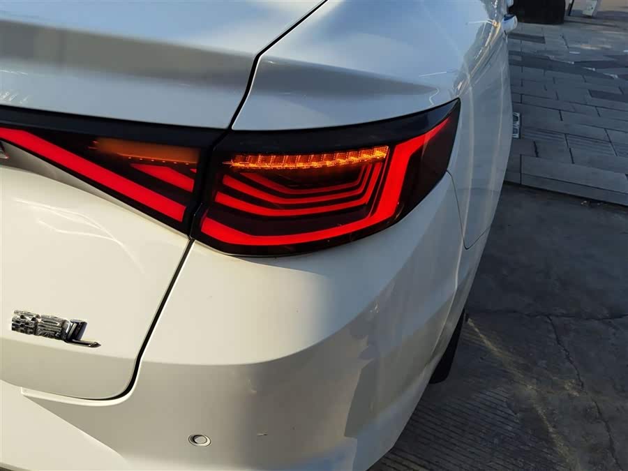 GEELY Emgrand L 2022 immagine di auto #9