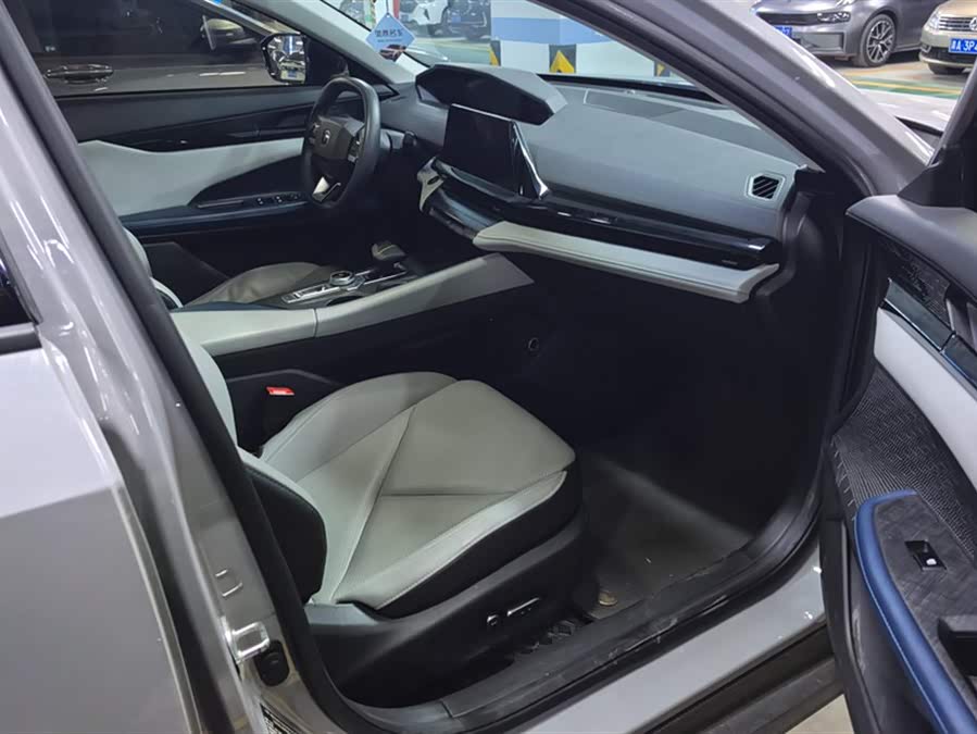 Changan UNI-V iDD 2023 car image #9