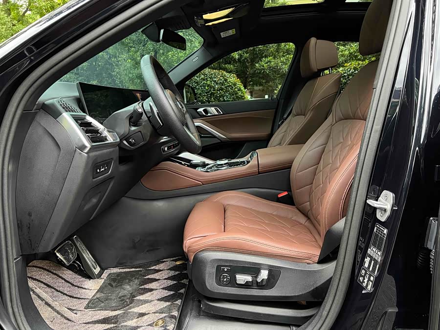 BMW X6 2024 car image #9