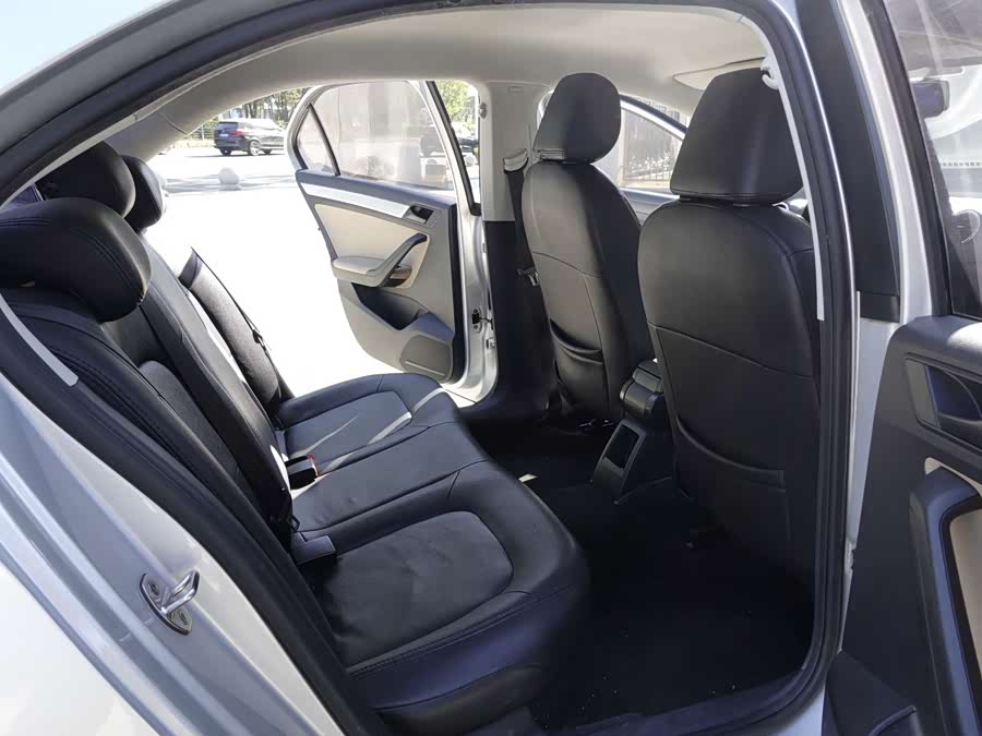 Volkswagen Jetta 2017 immagine di auto #9