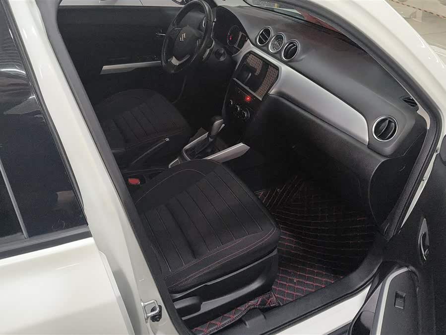 Suzuki Vitara 2019 image de voiture #9