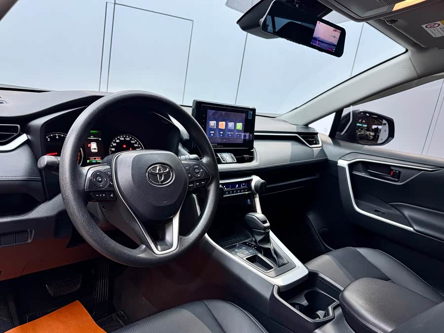 Toyota RAV4 2022 car image #9