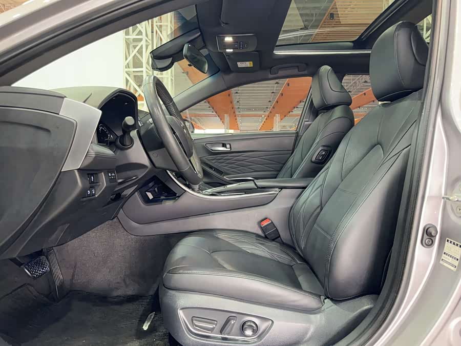 Toyota Avalon 2019 car image #9