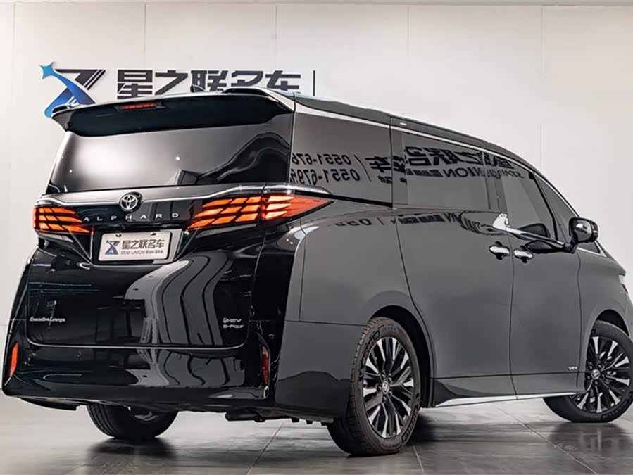 Toyota Alphard 2025 car image #9
