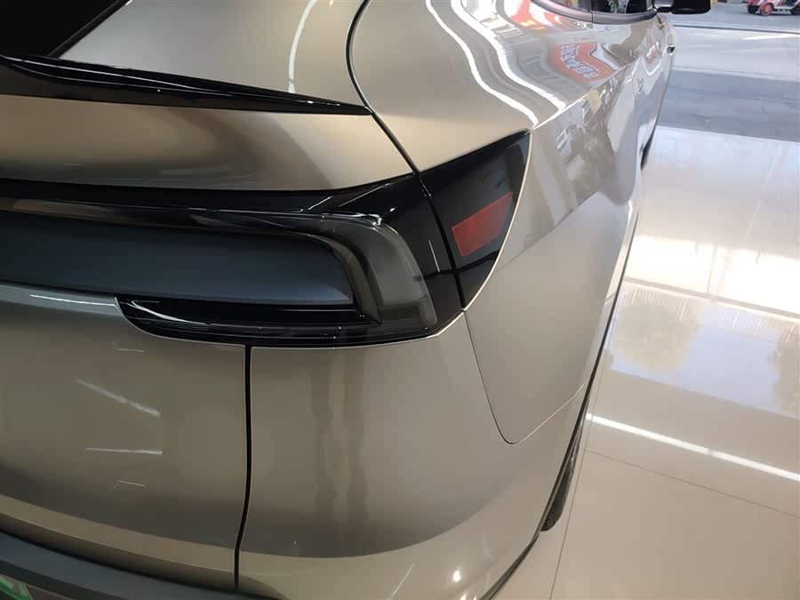 特斯拉 Model Y L 2025 汽车图片 #9