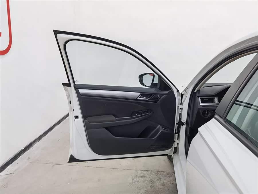 Volkswagen Bora 2018 car image #9