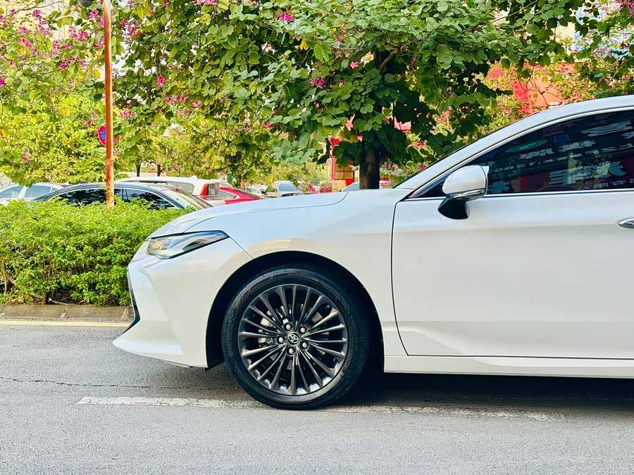 Toyota Avalon 2023 car image #9