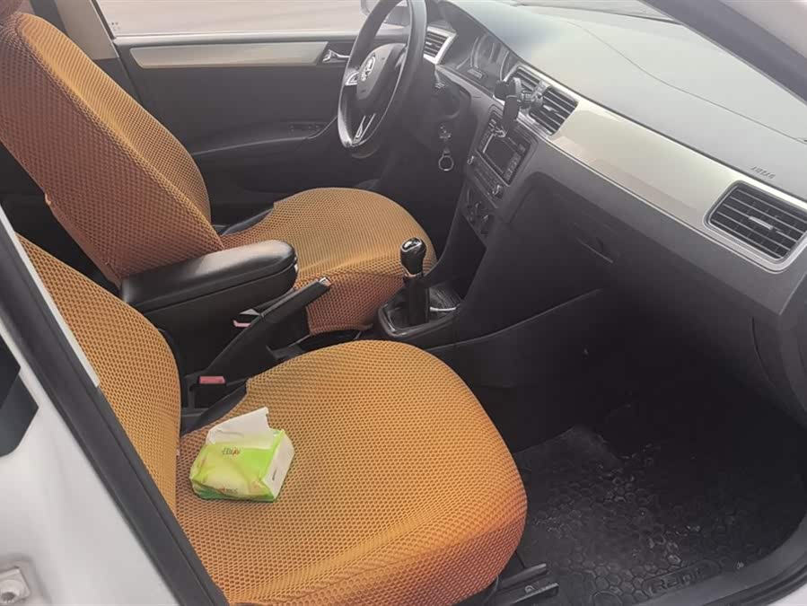 Skoda Rapid 2018 car image #9