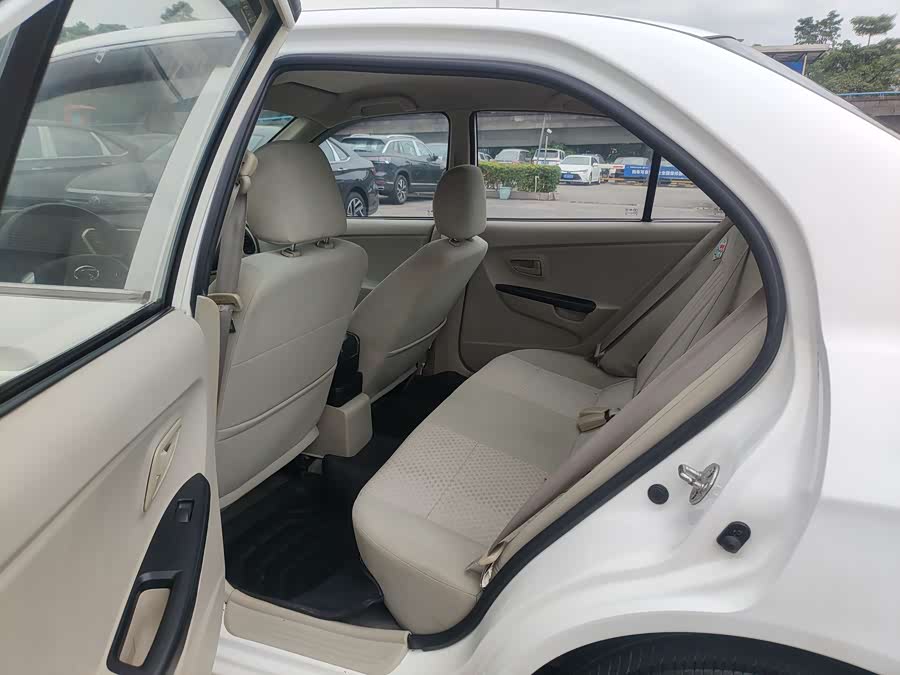 Soueast V3 Lingyue 2015 #9 Soueast V3 Lingyue 2015 car image #9