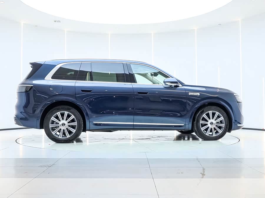 2025 car image #9