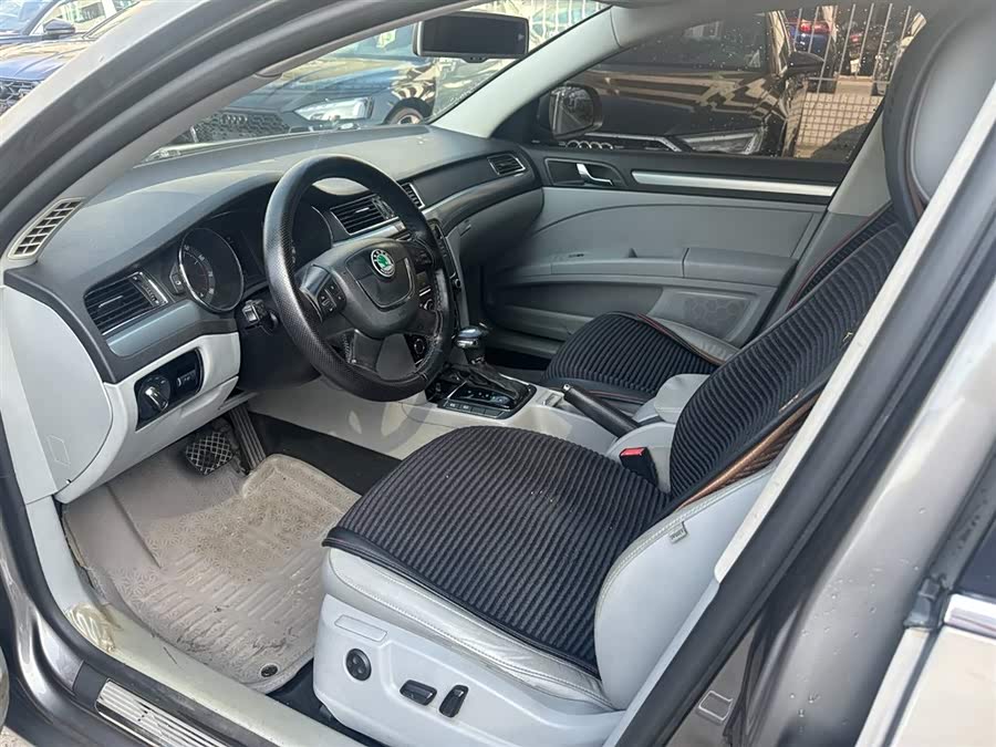 Skoda Superb 2011 imagen de coche #9