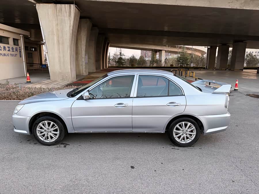 Soueast V3 Lingyue 2014 car image #9