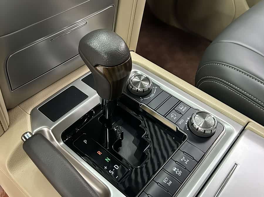 Toyota Land Cruiser 2019 #9 Toyota Land Cruiser 2019 car image #9